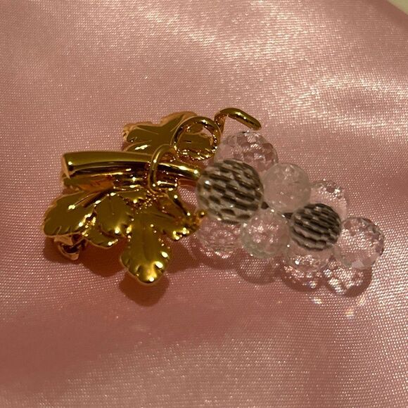 Vintage Swarovski Crystal Memories Gold Tone Grape Cluster Brooch Pin Faceted - Picture 3 of 5